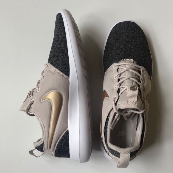 Nike Shoes - NEW Nike Roshe Two Knit Shoes